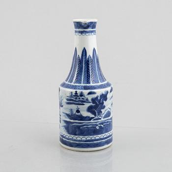 A blue and white bowl and bottle, China, Qing dynasty, 19th century.
