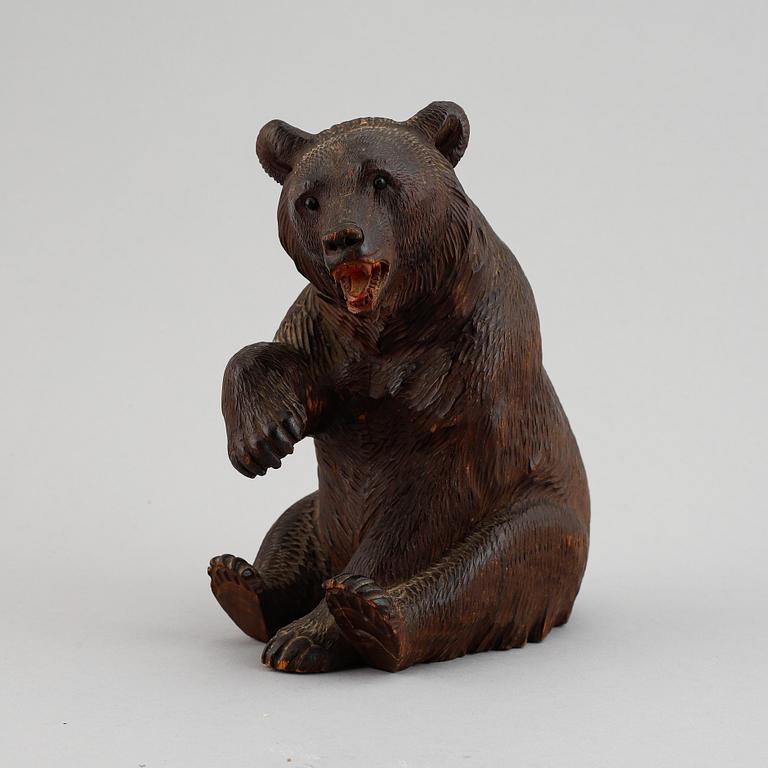 A carved wooden sculpture of a "Black forest bear" from around the year 1900.