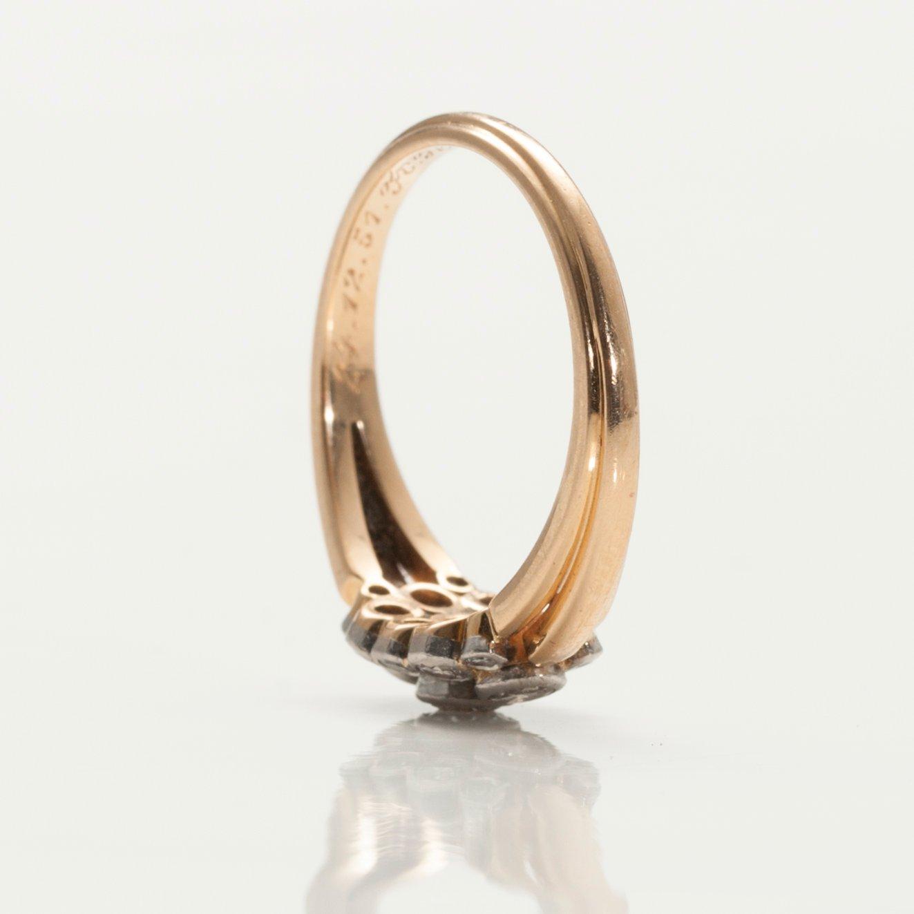 RING, 18K guld. Briljant och 8/8 slipade diamanter H/vs ca 0.55 ct. A. Tillander 1951. Storlek 17-. Vikt 3,7 g.