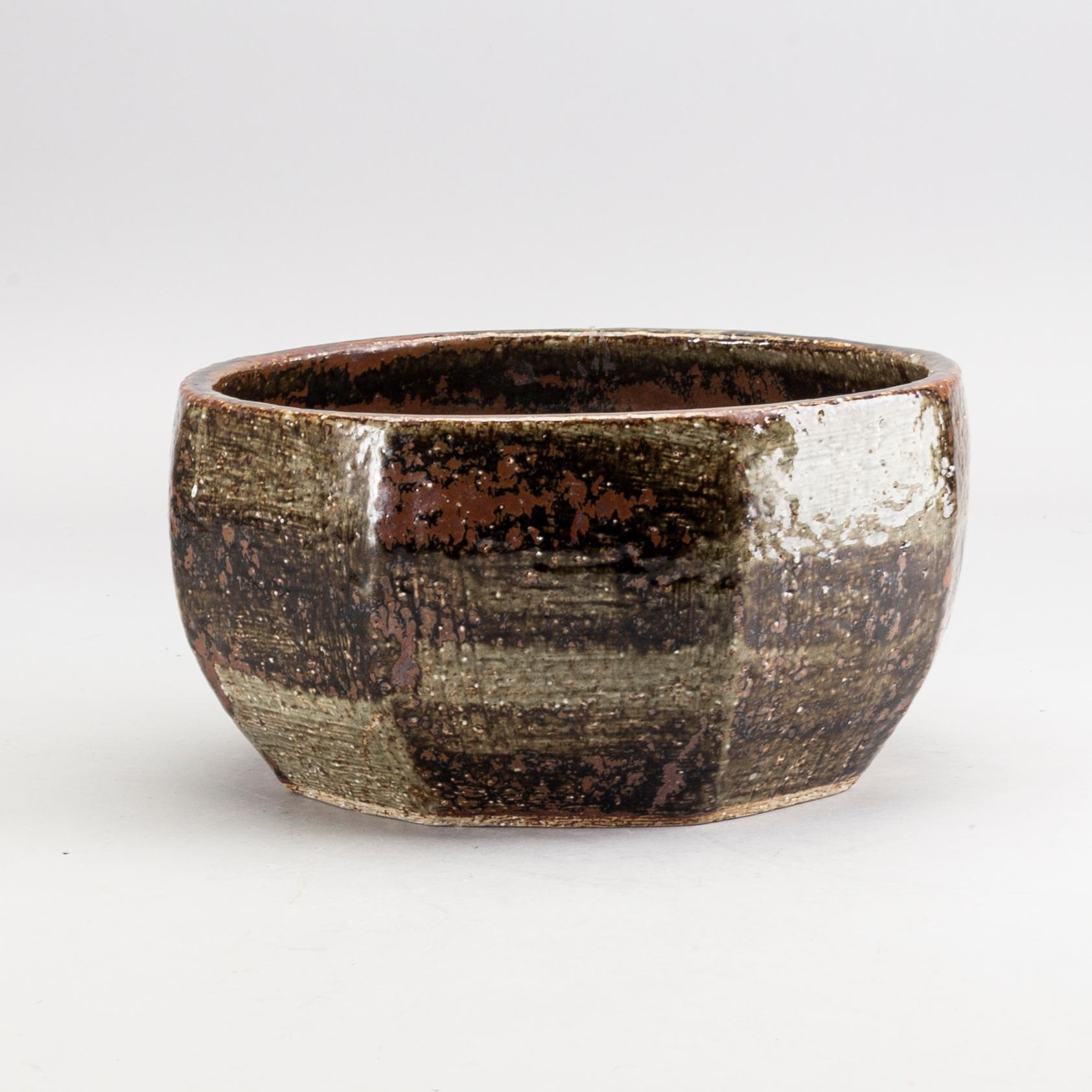 CARL-HARRY STÅLHANE, a large stoneware bowl, Rörstrand 1963(?).
