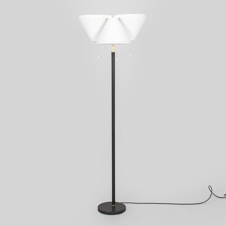 Alvar Aalto, golvlampa modell A809, Valaisinpaja 1900-talets slut.