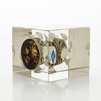 Oiva Toikka, årskub, signerad Oiva Toikka, Nuutajärvi 1981, numrerad 229/1000.