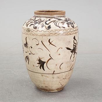 A large jar, Ming dynasty (1368-1644).