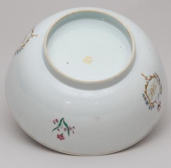 BÅLSKÅL MED FAT, porslin. Kina, 1700-tal.