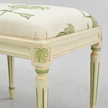 Sovrumsmöblemang, 4 delar, gustaviansk stil, sent 1900-tal.