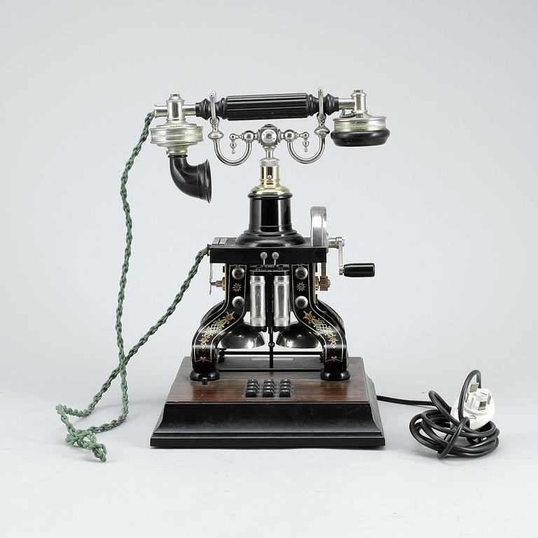 TELEFON, jubileumsmodell efter "Taxen", LM Ericsson. Sent 1900-tal.