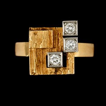 RING, 18k guld med briljantslipade diamanter tot ca0,15ct. Lapponia, Finland, 1981. Vikt 6g.
