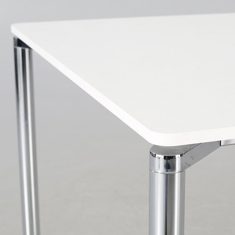 A "Plano" table, deisgned by Pelikan Design (Niels Gammelgaard og Lars Mathiesen) for Fritz Hansen, made 2004.