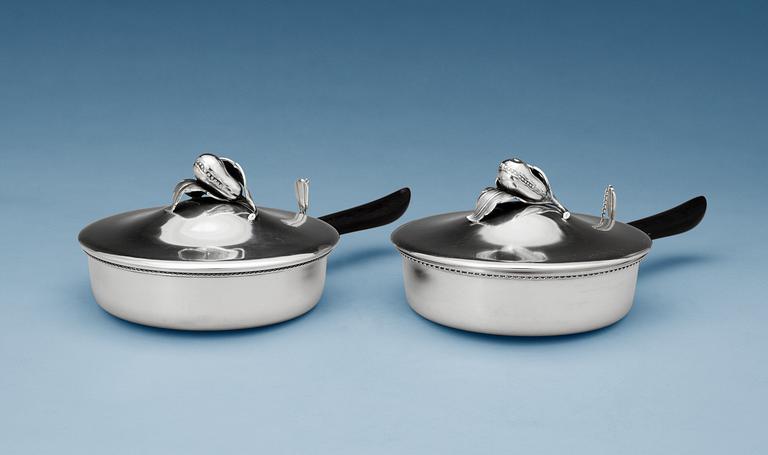 A pair of C.F. Carlman silver serving dishes, Stockholm 1936-37.