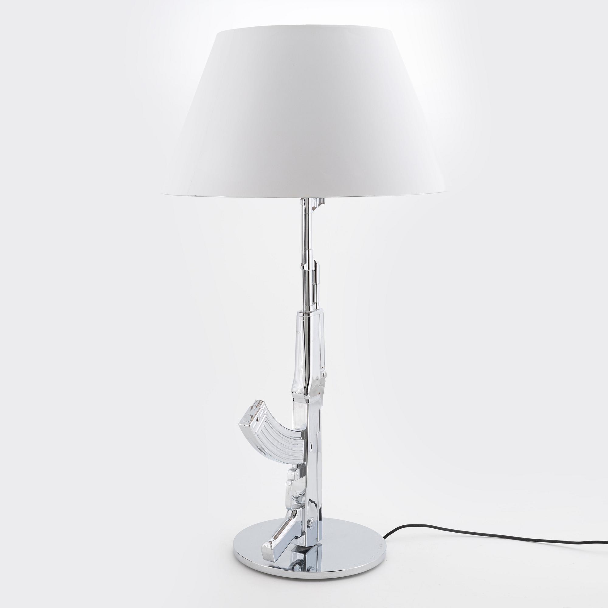 Philippe Starck,  golvlampa, "Lounge Gun Kalashnikov", Flos, formgiven 2005.