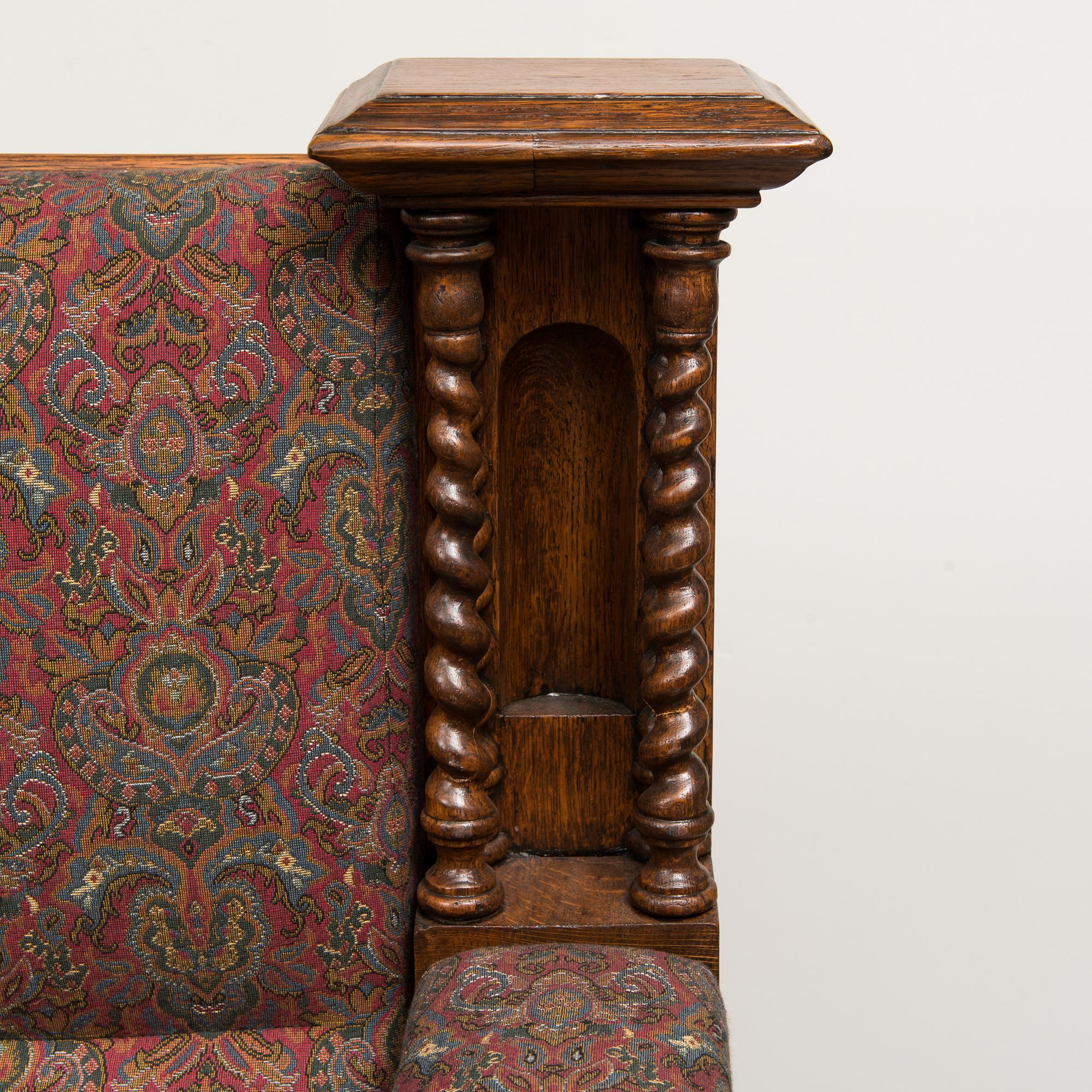 Sohva, Hotel Kämp, 1800-luvun loppu. Pituus 315 cm.