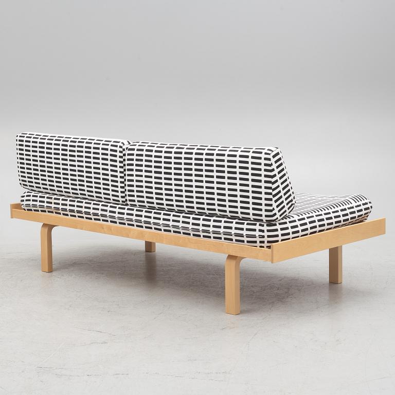 Alvar Aalto, a model  "Laveri"/"710" daybed, Artek, Finland, 21st century.