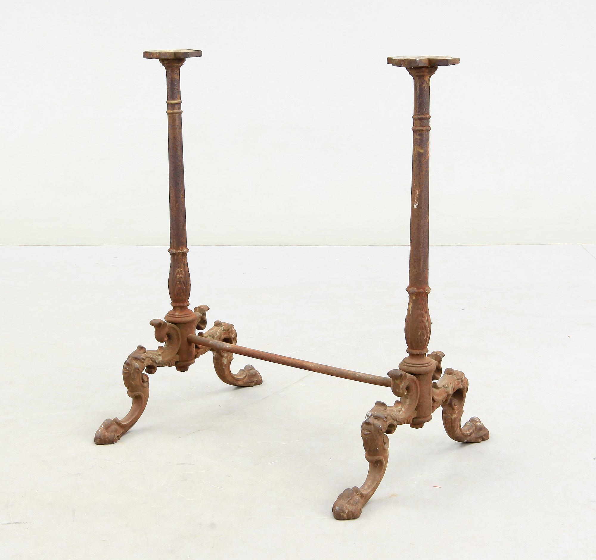 BORDSUNDERREDE, gjutjärn, 1800-talets slut.