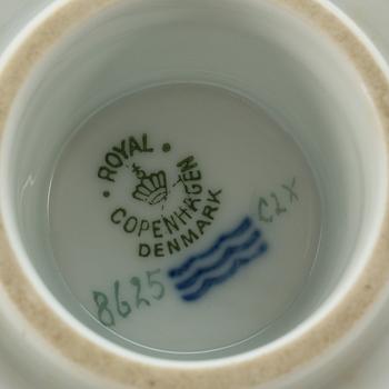 VASER, ett par, porslin, Royal Copenhagen, 1900-tal.