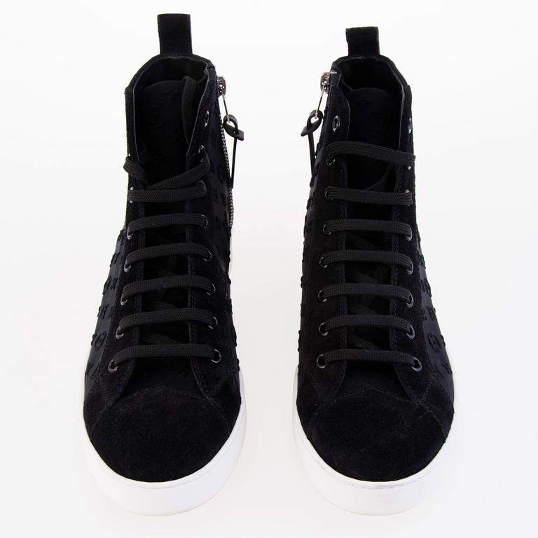 LOUIS VUITTON High Top Lace Up Sneakers in size 39.