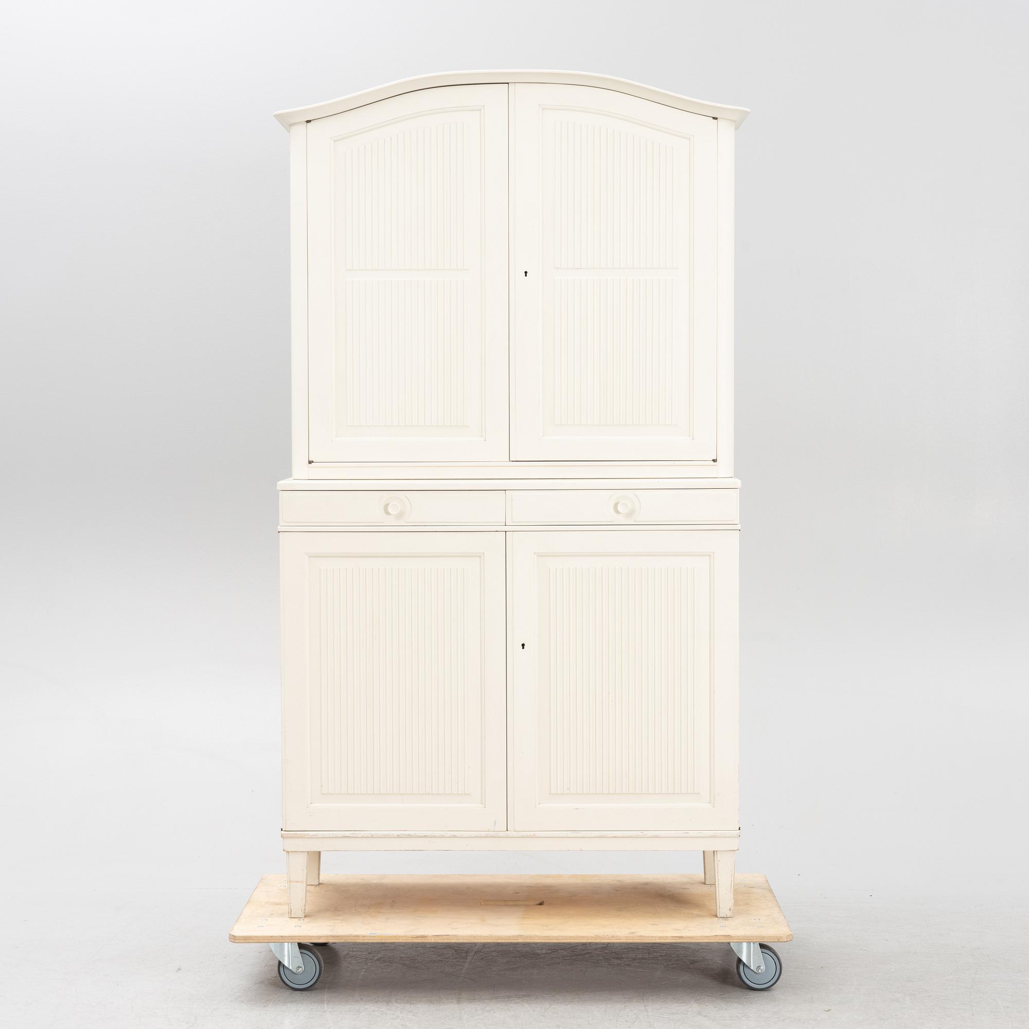 Carl Malmsten, skåp, ” Herrgården”.