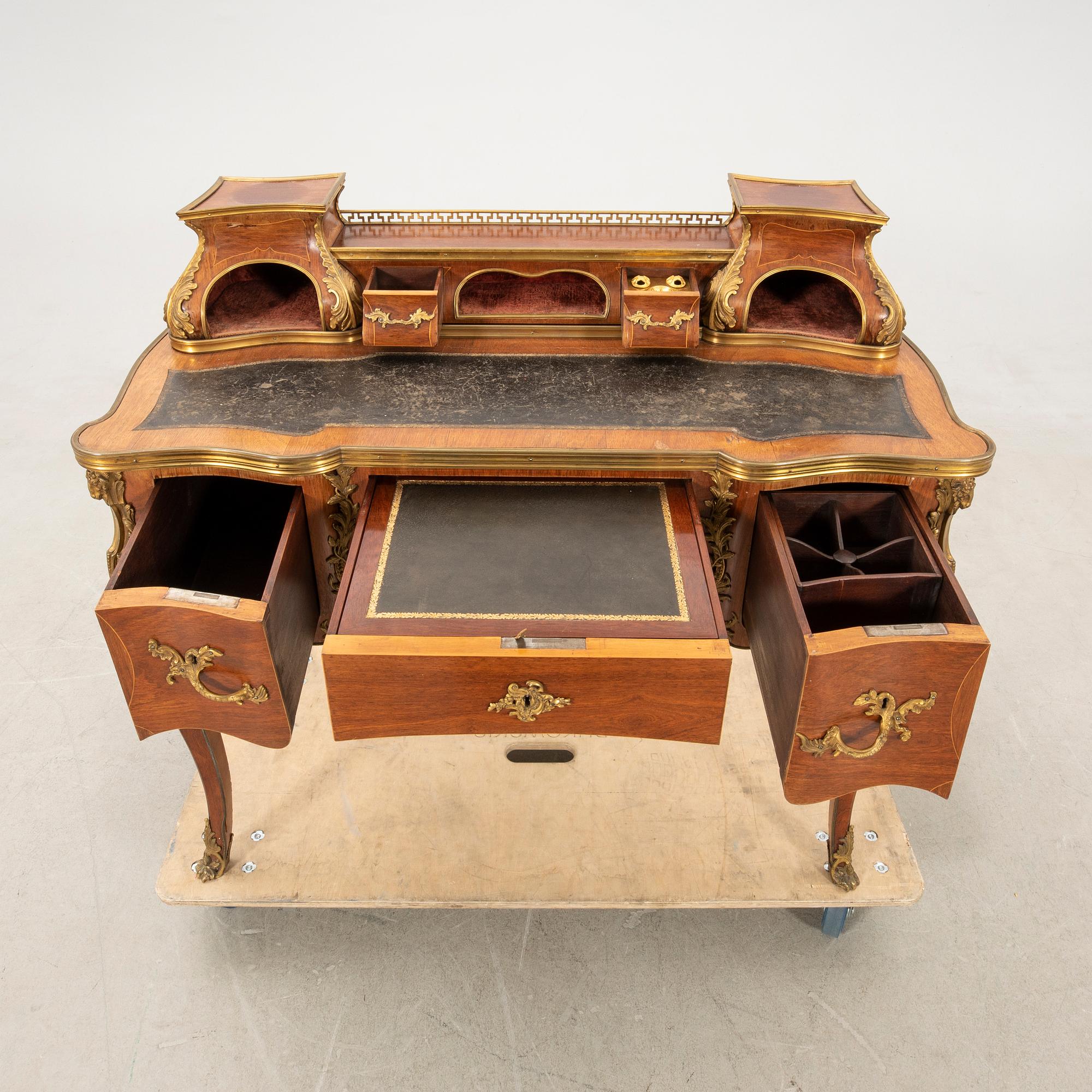 Desk in the Louis XV style, first half of the 20th century.