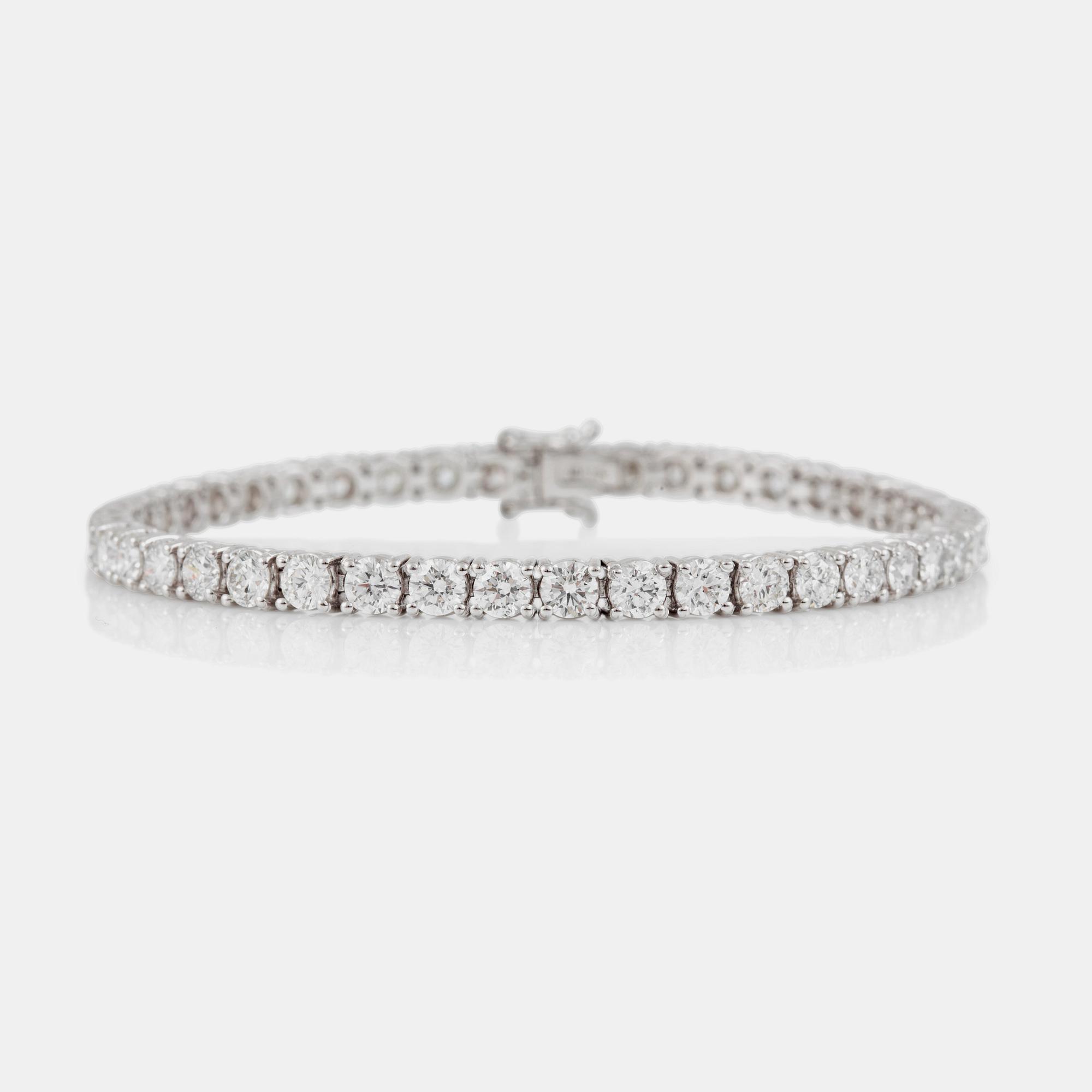 ARMBAND med briljantslipade diamanter, 7.73 ct enligt gravyr. Kvalitet ca I-J/SI.