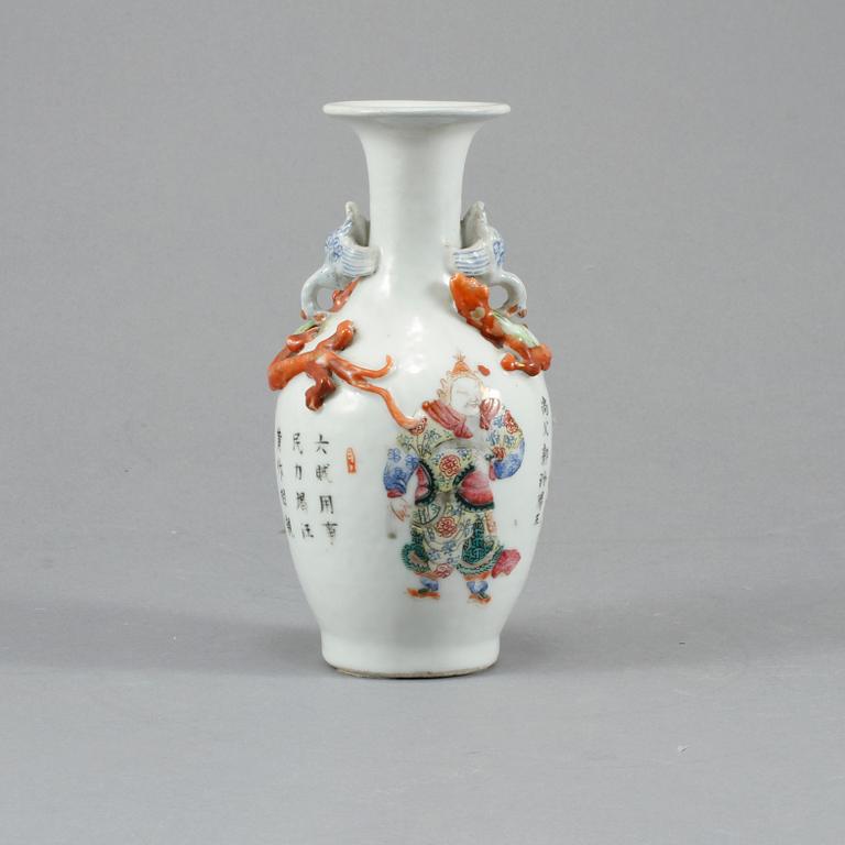 VAS, porslin, Kina, 1800-tal.