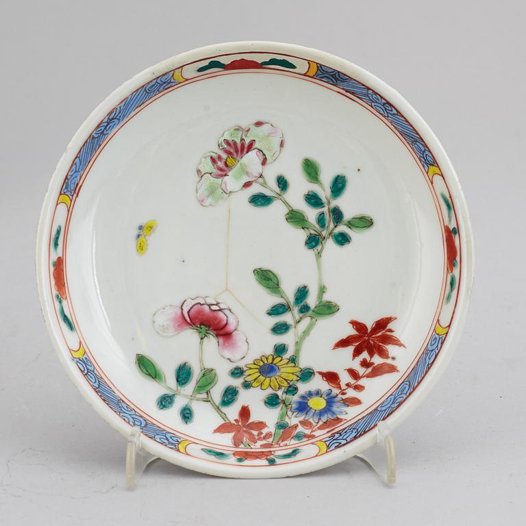 A blue and white serving dish, six plates and two round dishes, Qing dynasty, Qianlong (1736-95).