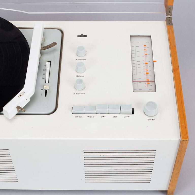 A 1960´S BRAUN SK-61 RADIO RECORD PLAYER by Dieter Rams and Hans Gugelot.