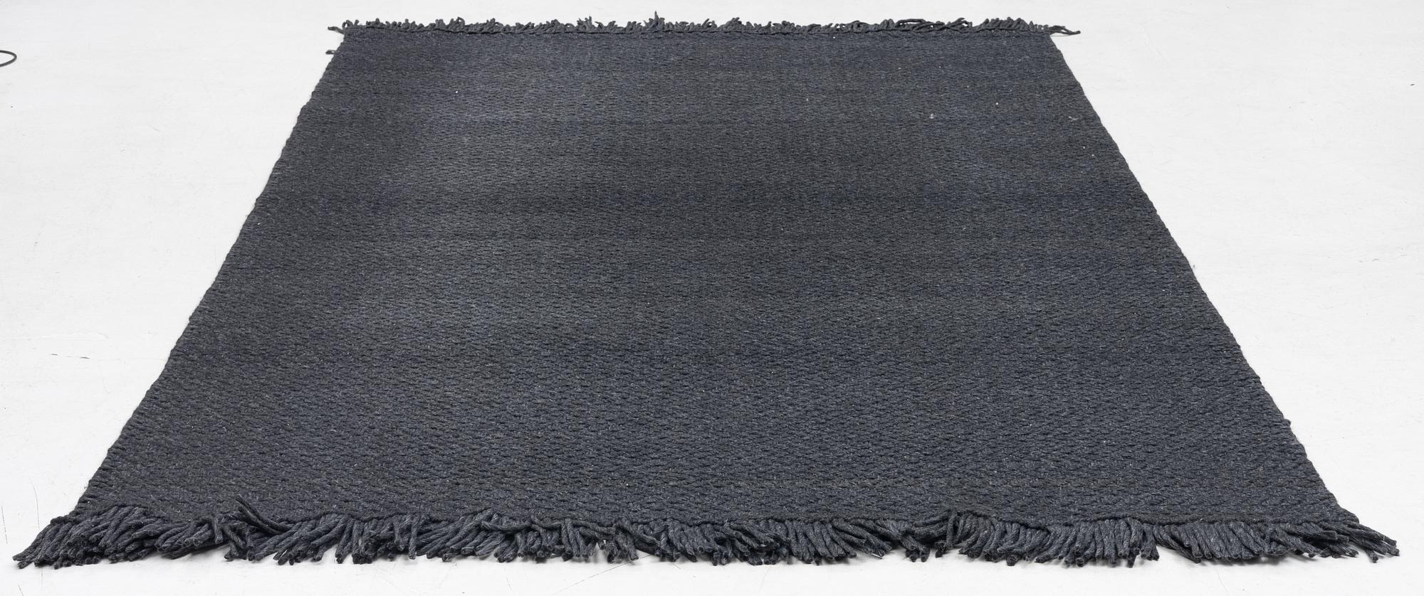 Rug, "Idun Charcoal", Linie Design, approx. 292 x 194 cm.