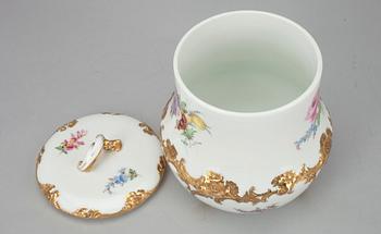 SKÅL MED LOCK, porslin, Meissen, 1900-talets början.