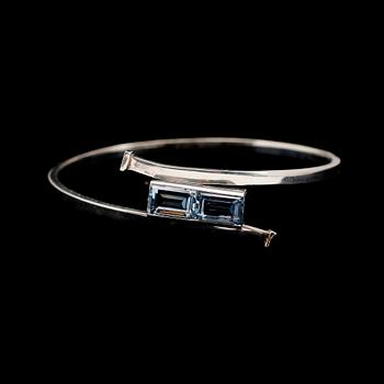 ARMBAND, silver, modern formgivning, med akvamariner.