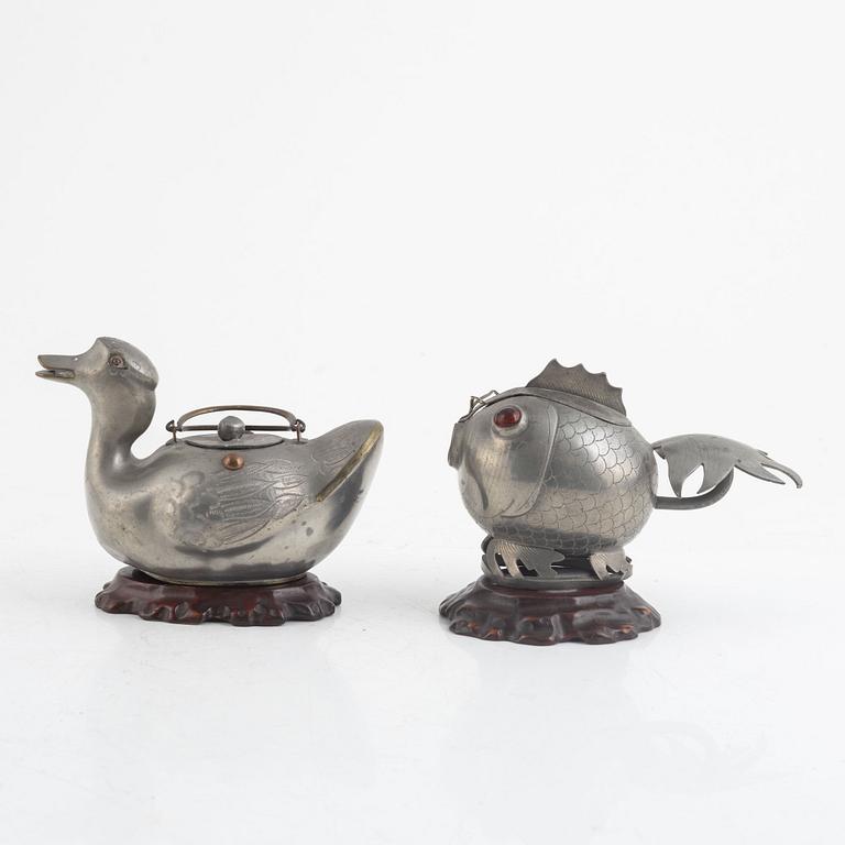 Two Chinese pewter teapots, late Qing dynasty.