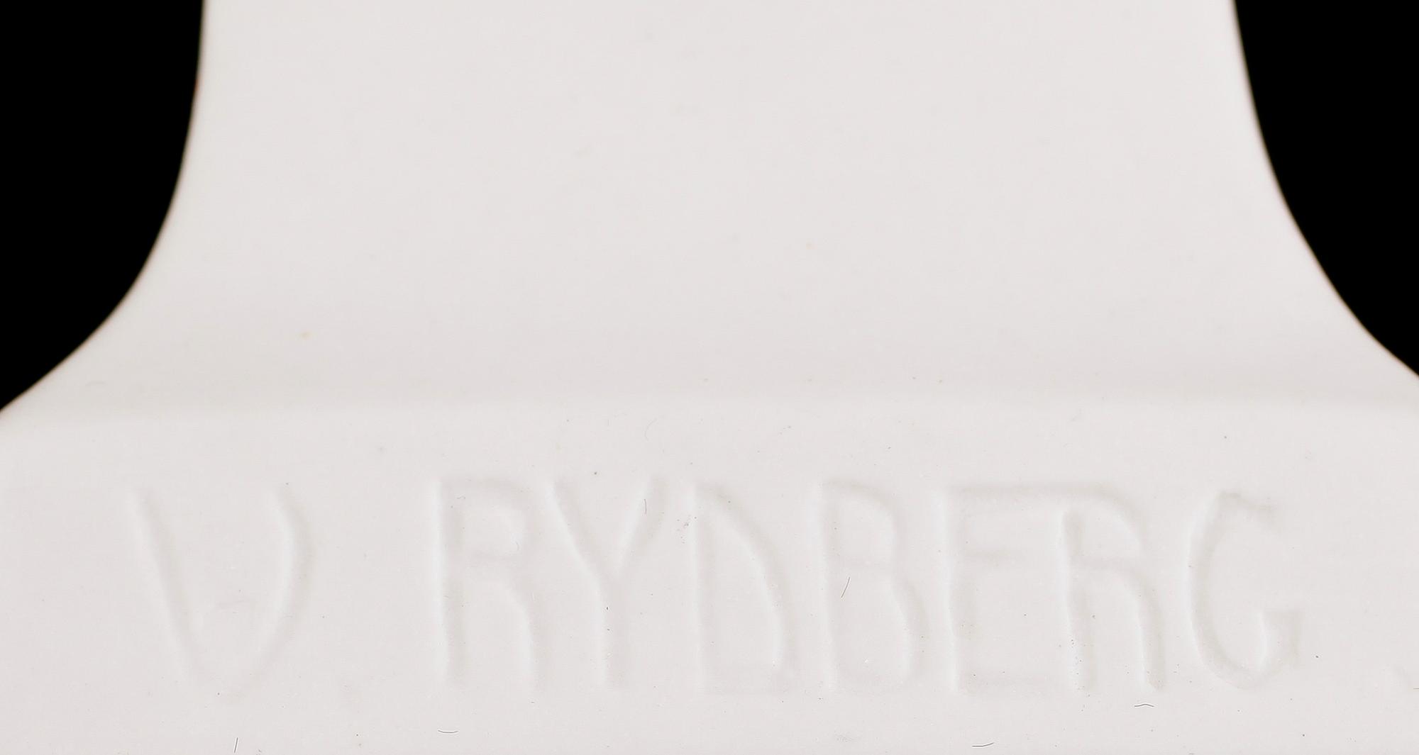 BYSTER, 2 st, parian, 1900-talets första hälft.
