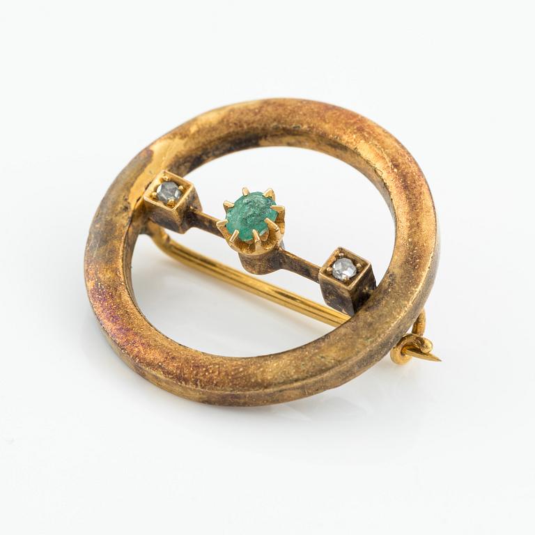 Brooch 14K gold with emerald and rose-cut diamonds.