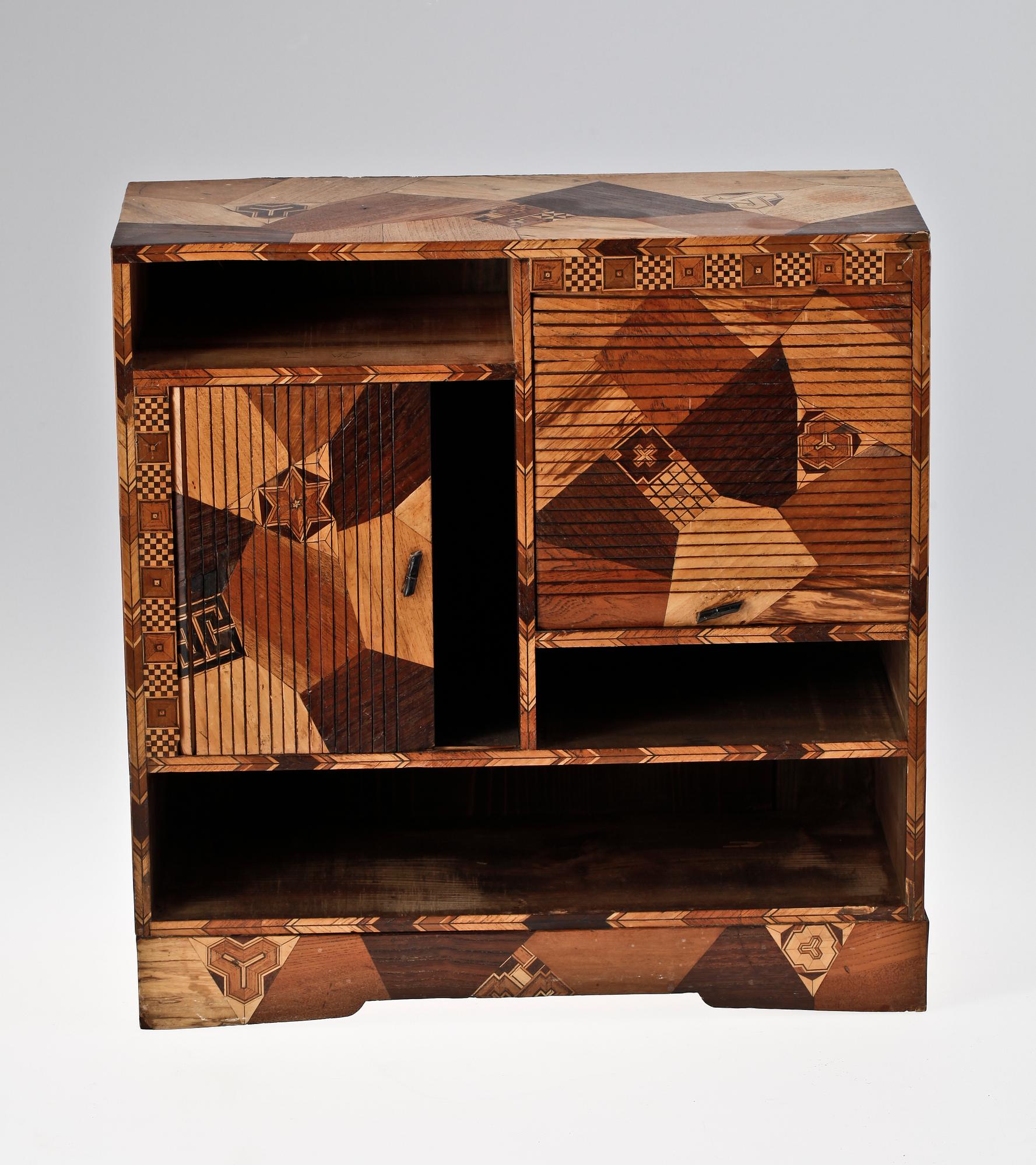 SKÅP, troligen Japan och tidigt 1900-tal.