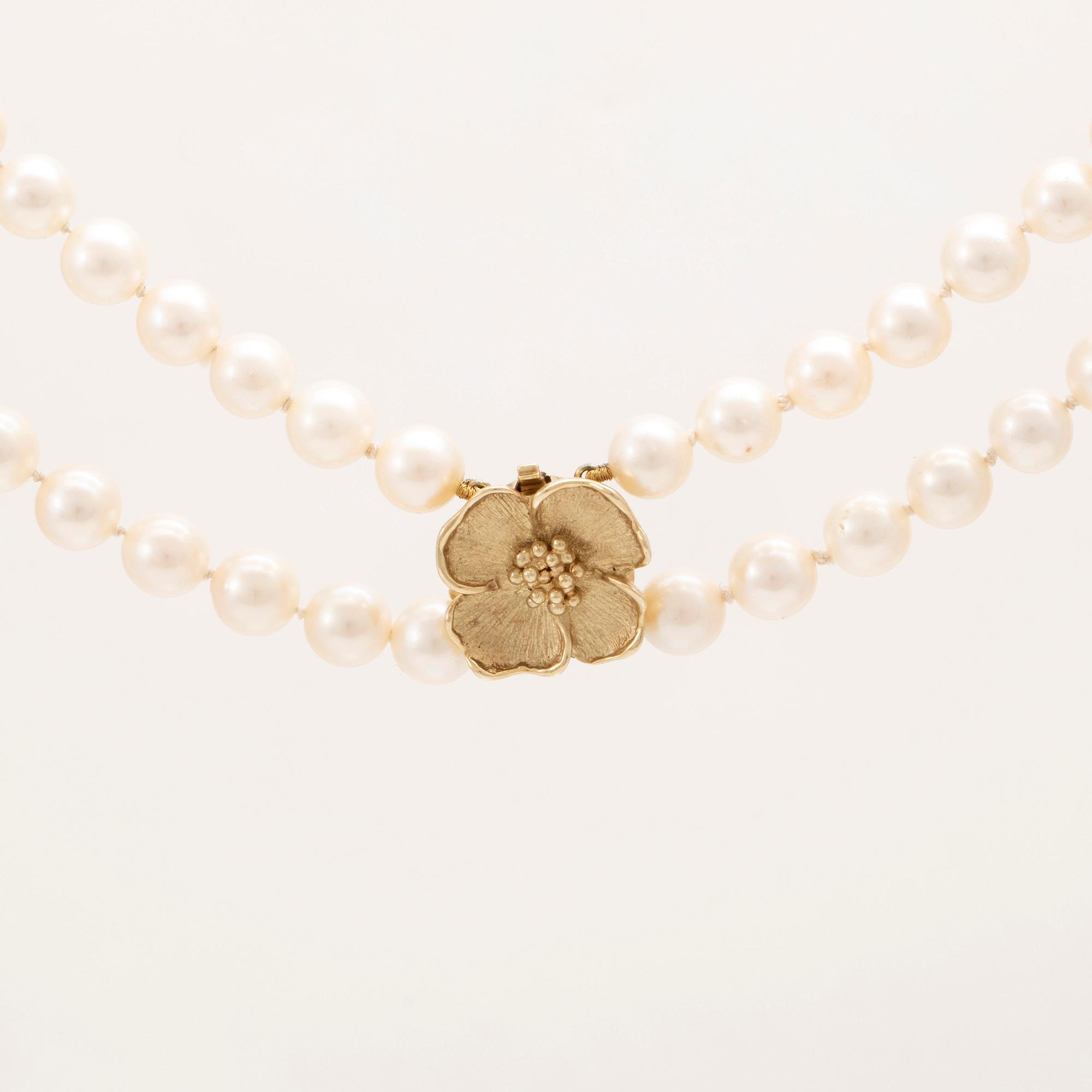 Collier tvåradigt odlade pärlor samt lås 14K guld.