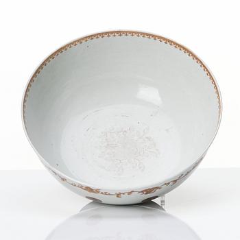 A Chinese Export punch bowl, Qing dynasty, Qianlong (1736-95).