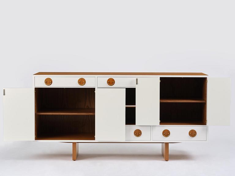 Josef Frank, sideboard, modell 2137, Firma Svenskt Tenn, samtida produktion.