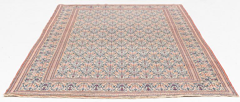 An antique /semi-antique Tabriz carpet, ca 311-315 x 206 cm.