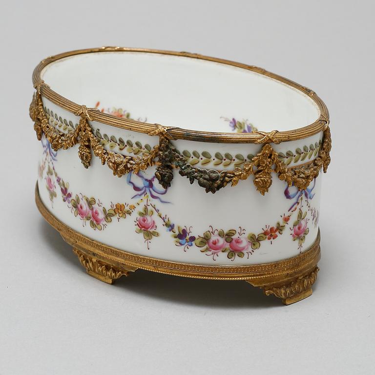 A porcelain bowl with a mark similar to Sèvres, around the year 1900.