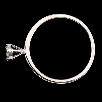 RING, 14K vitguld, briljantslipade diamanter. Vikt ca 3 g.