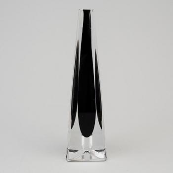 A Vicke Lindstrand glass vase, for KOsta, 1950s.