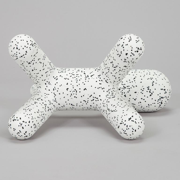 Eero Aarnio, "Puppy Dalmatian", Me Too Collection, Magis, Italia, 2005.