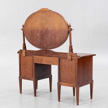 A mahogany veneered dressing table with a mirror, early 20th Century.