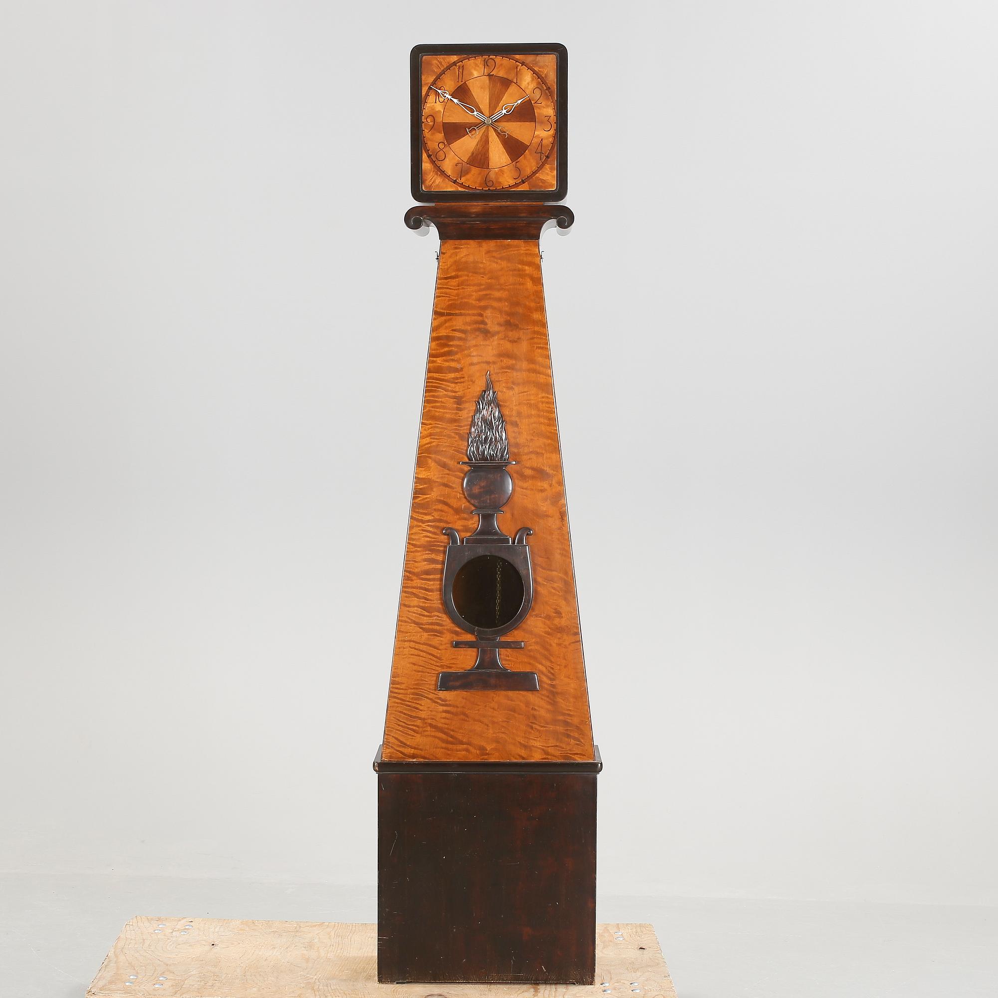 GOLVUR, med två lod samt pendel, T Kluge, Stockholm, 1930-tal.