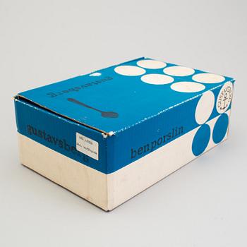 STIG LINDBERG, 6 stycken kaffekoppar i benporslin, "Röd Aster", Gustavsberg 1972-1974.