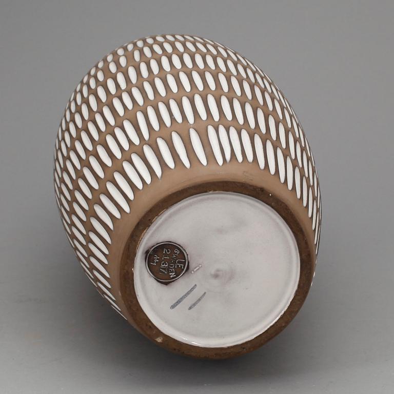 VAS, keramik, "Negro", Ingrid Atterberg, Upsala-Ekeby, signerad.