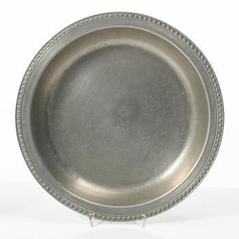 Plates and bowl, by Hans Viksten Örebro and possibly Gustav Wilhelm Lindberg Örebro.