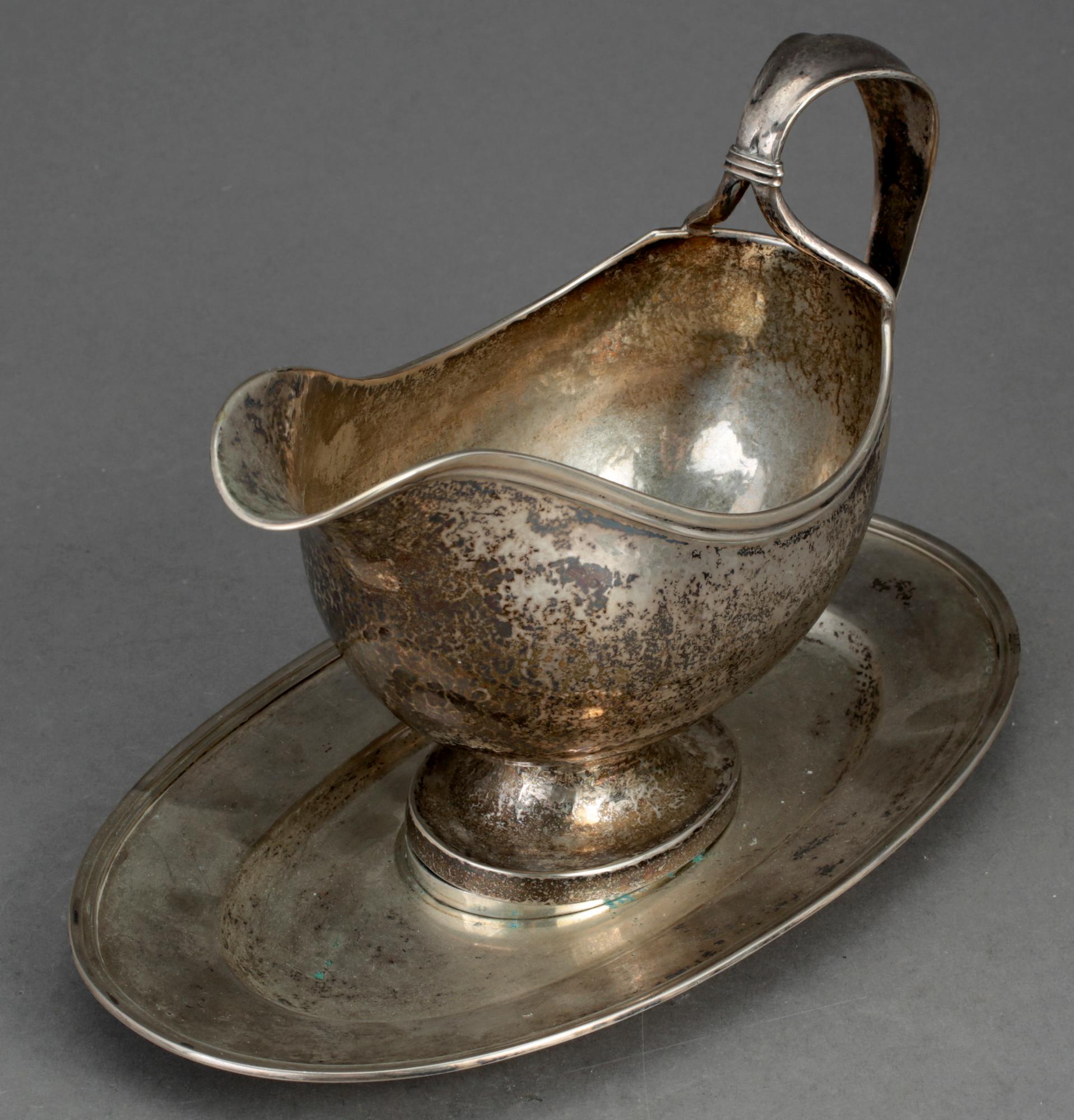 SÅSSNIPA MED FAT. Silver, FGK, Stockholm 1921, tot ca 540 g.