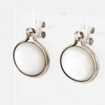 Vivianna Torun Bülow-Hübe, a pair of earrings in silver with mother-of-pearl and abalone shell.