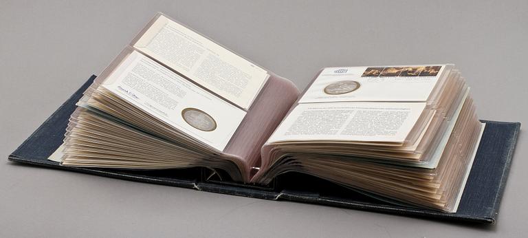 MINNESMYNT, 36 st, sterlingsilver, 1900-talets andra hälft. Vikt ca 700 g.