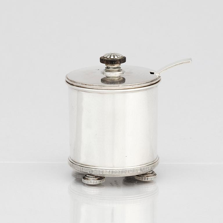Erik Fleming, burk med lock och sked, Atelier Borgila, Stockholm 1936, sterling silver.