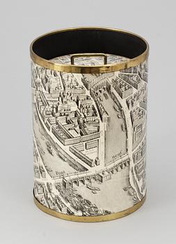 294. PAPPERSKORG MED LOCK. Möjligen Piero Fornasetti.